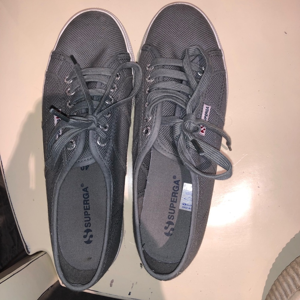 grey platform supergas
